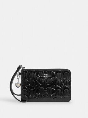 NWT NIB Coach Corner Zip Wristlet In Signature Leather With Heart Charm